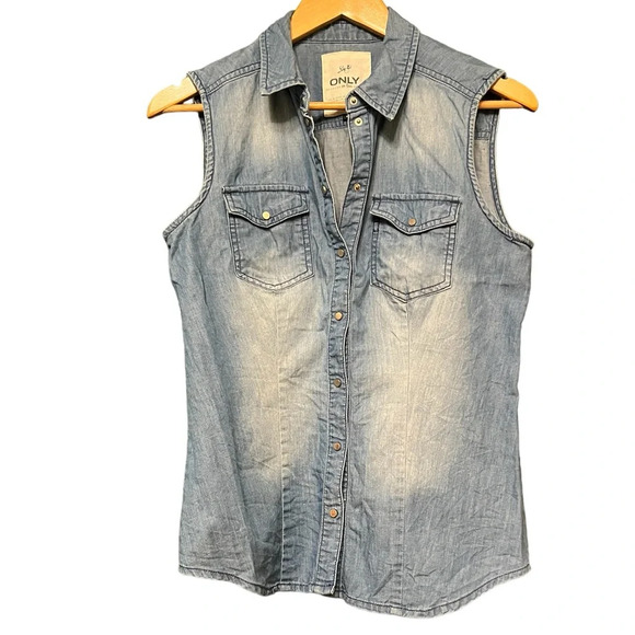 ONLY, Denim snap down Jean top. Size 8/medium - Picture 3 of 5